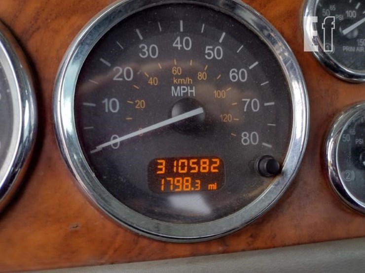 2008-peterbilt-388-image-8