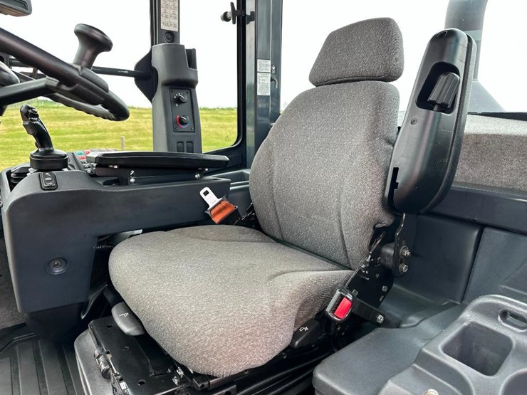 2018-deere-524kii-image-64