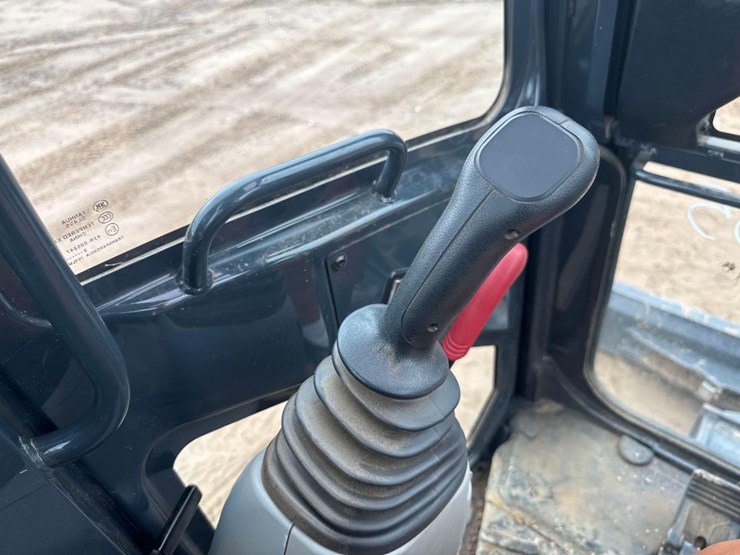 2020-deere-35g-image-31