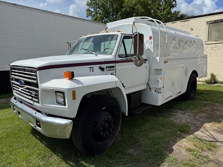 1992-ford-f800-image-1