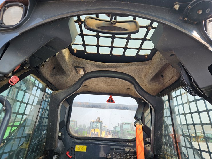 2020-deere-317g-image-8