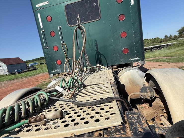 2005-kenworth-w900-image-30