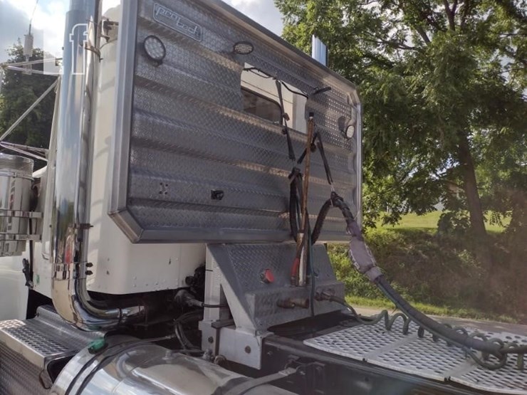 2006-kenworth-w900-image-17