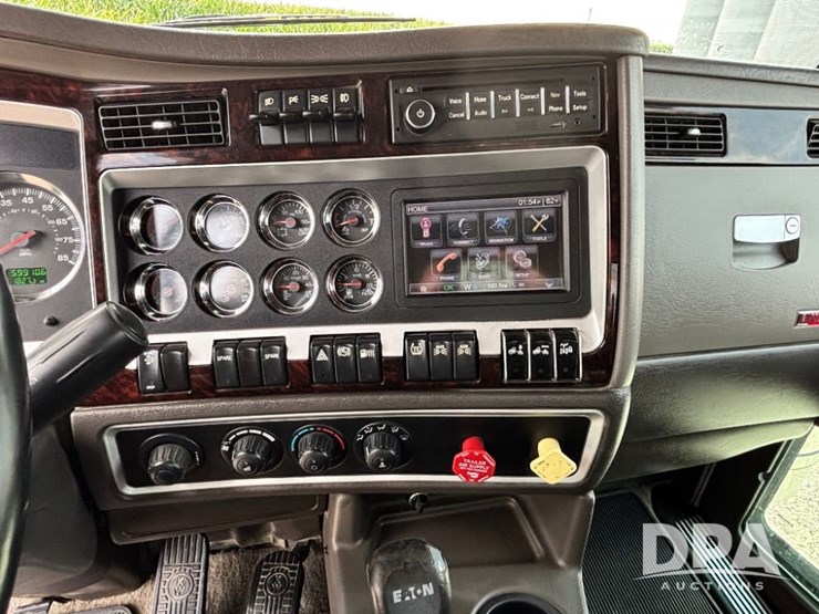 2014-kenworth-w900-image-94