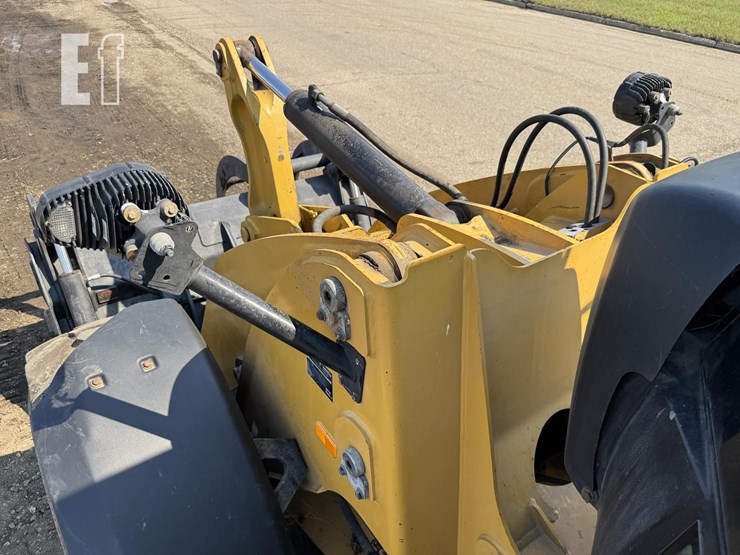 2021-caterpillar-920-image-35