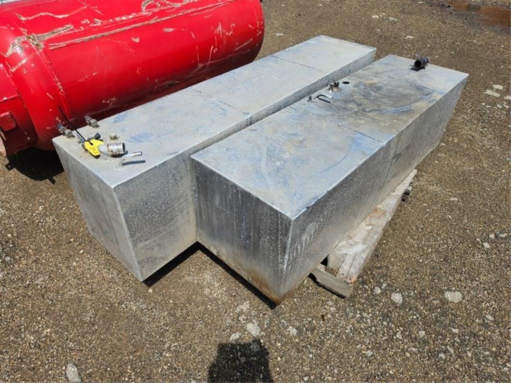#2571-•-pallet-of-aluminum-fuel-tanks-image-6