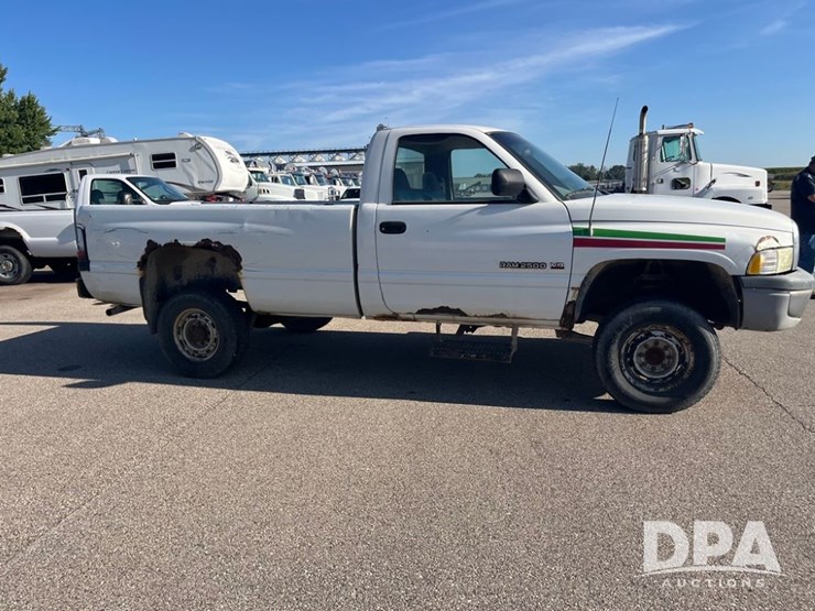 1995-dodge-ram-2500-image-3
