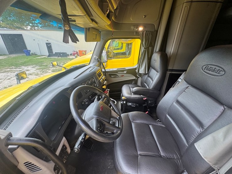 2023-peterbilt-579-image-6