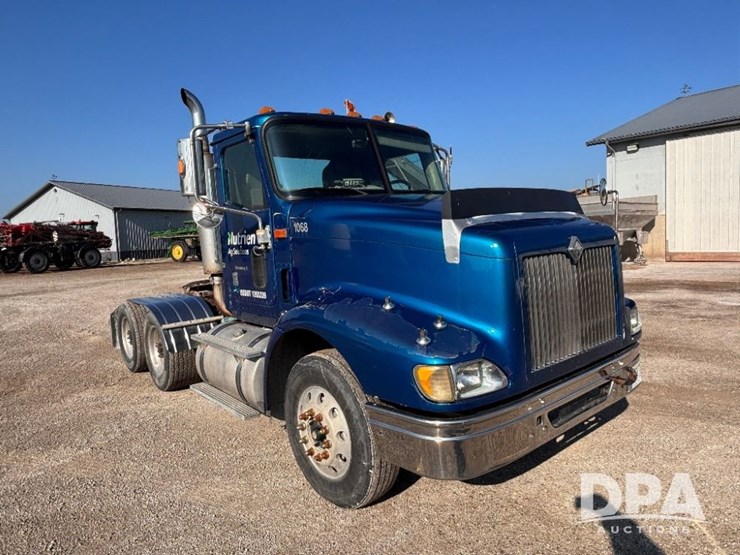 2002-ihc-9400i-day-cab-truck-(gp10940,-unit-109996)-image-1