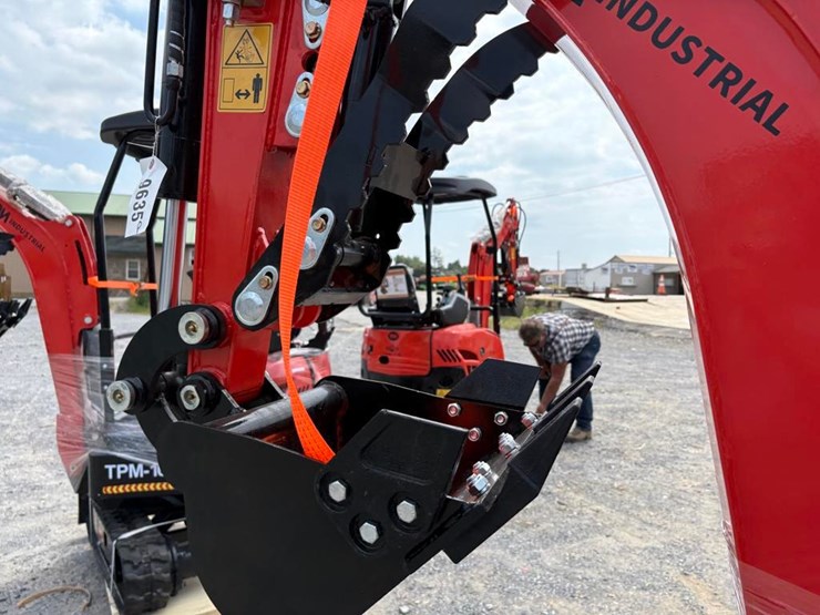 tpm-16-mini-excavator-image-9