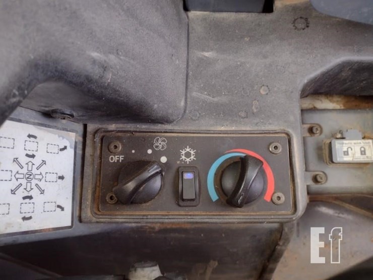 2018-takeuchi-tl8-image-10
