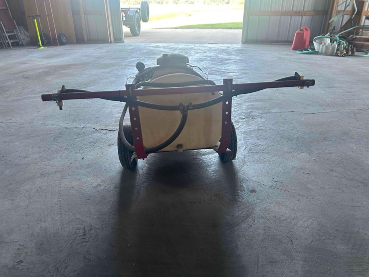 huskee-pull-type-sprayer-image-3