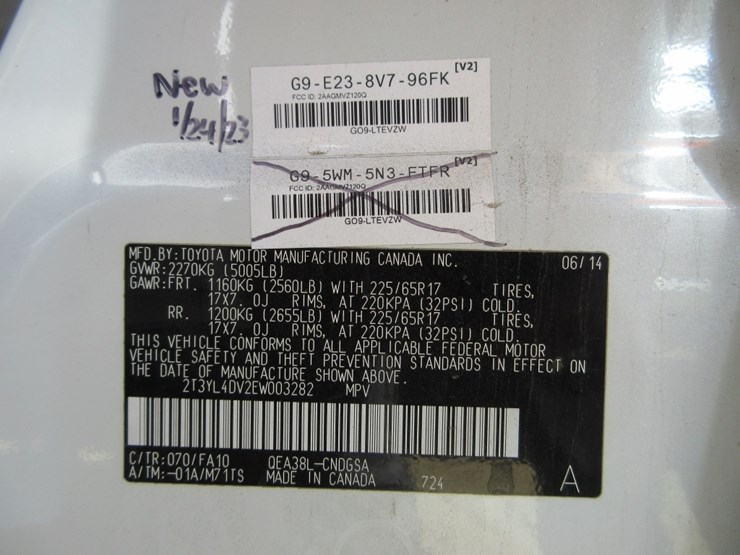 2014-toyota-rav4-image-13