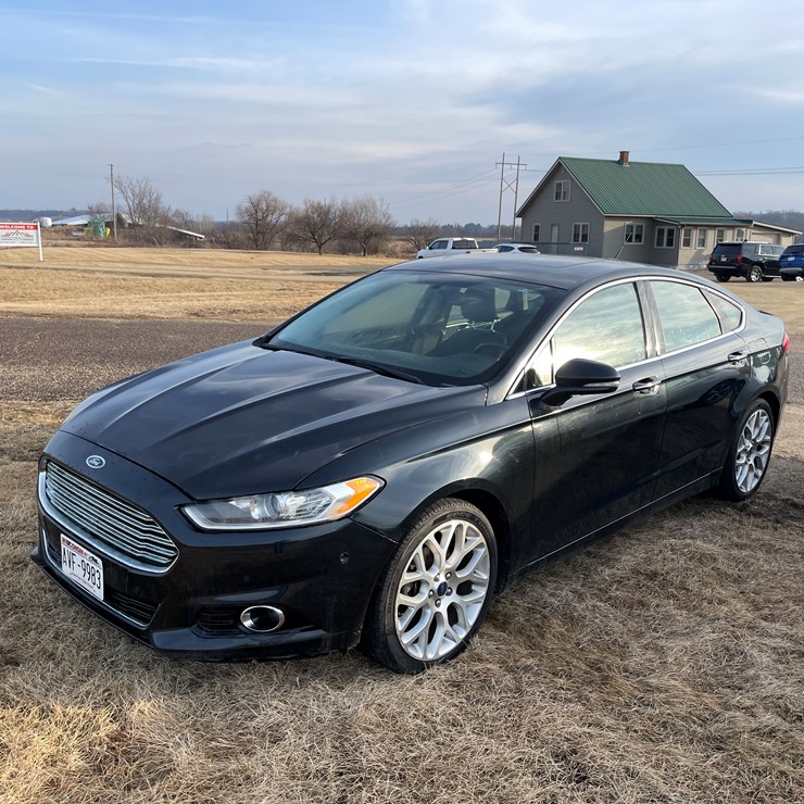 #1043 • 2014 Ford Fusion Sedan (WI Title in Delay)