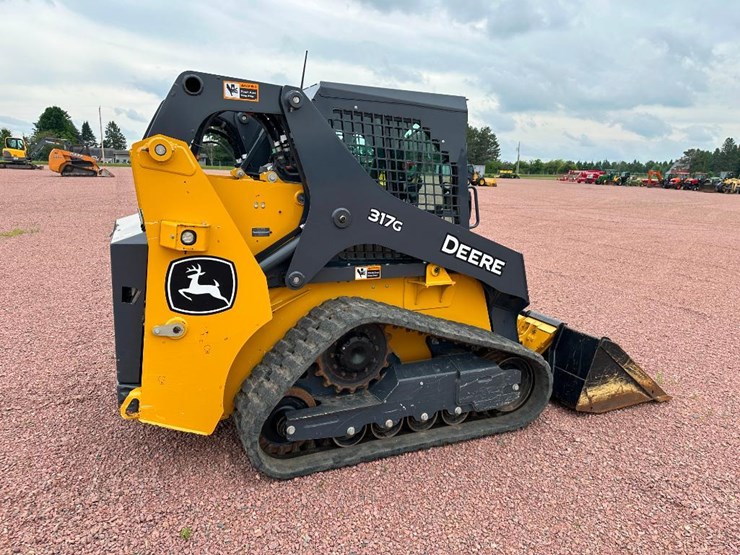 2020-deere-317g-image-4