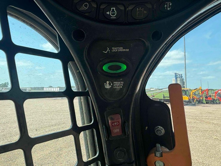2017-bobcat-t750-image-21
