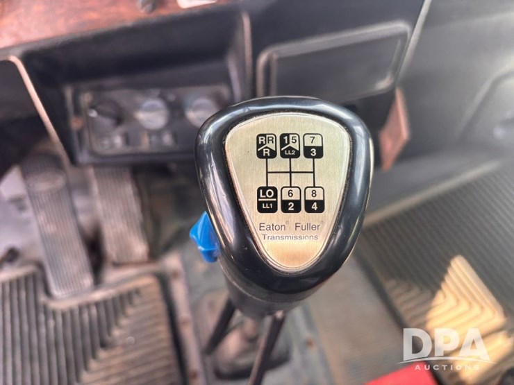 2000-peterbilt-357-image-80