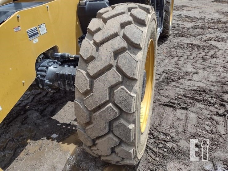 2021-caterpillar-tl1055-image-22