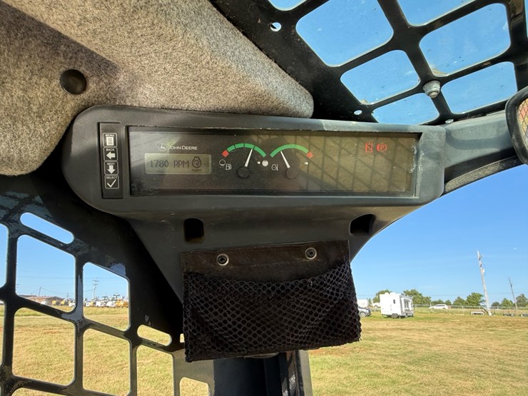 2021-deere-325g-image-20