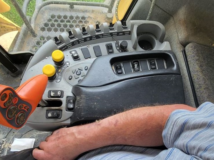 2006-new-holland-cr940-image-6