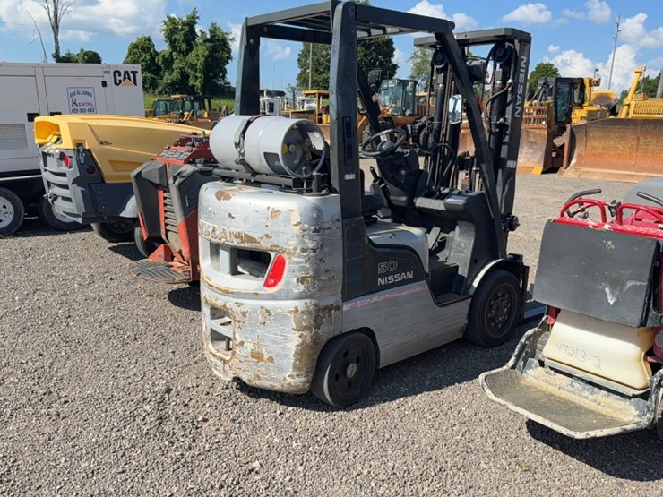 #2090-•-nissan-50-lp-forklift-image-5