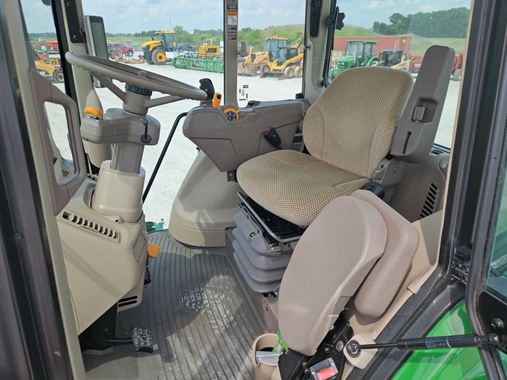 2022-john-deere-6140m-image-9