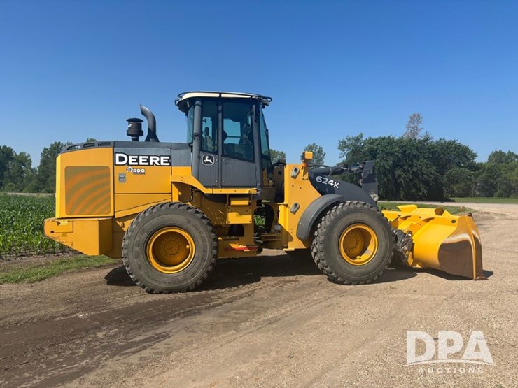 2015-deere-624k-image-4