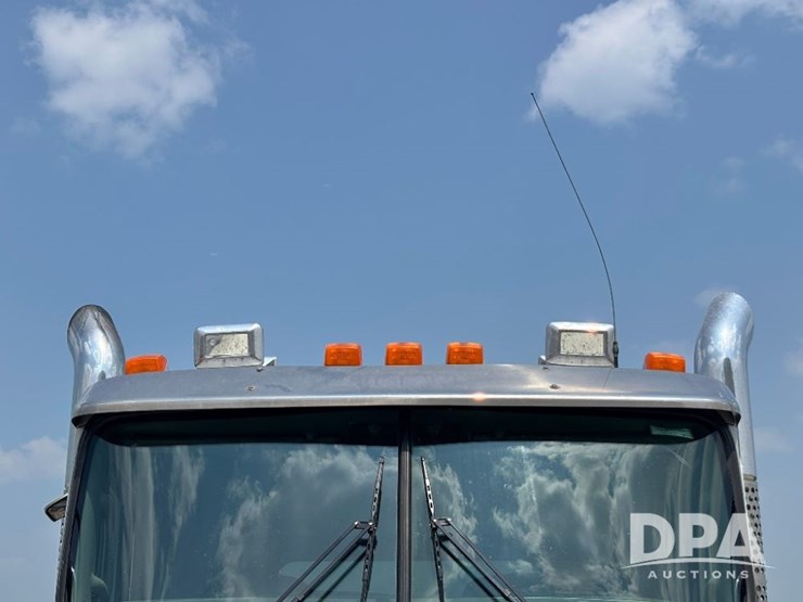 2014-kenworth-t660-image-22