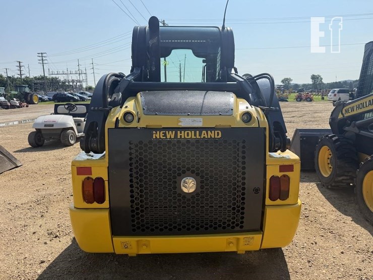 2012-new-holland-l220-image-5