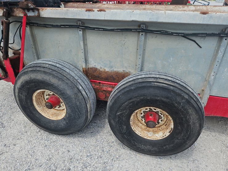 massey-ferguson-3743-image-5