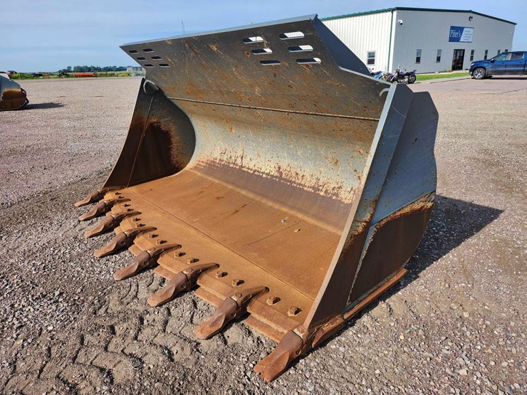 2021-liebherr-l586-bucket-image-1