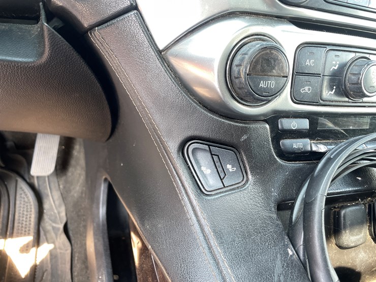 2015-chevrolet-suburban-image-31