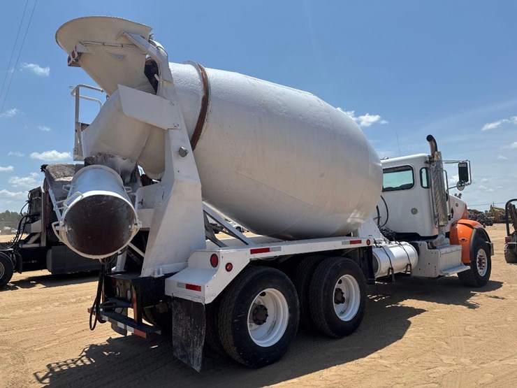2015-peterbilt-class-8-cement-mixer-truck-image-6