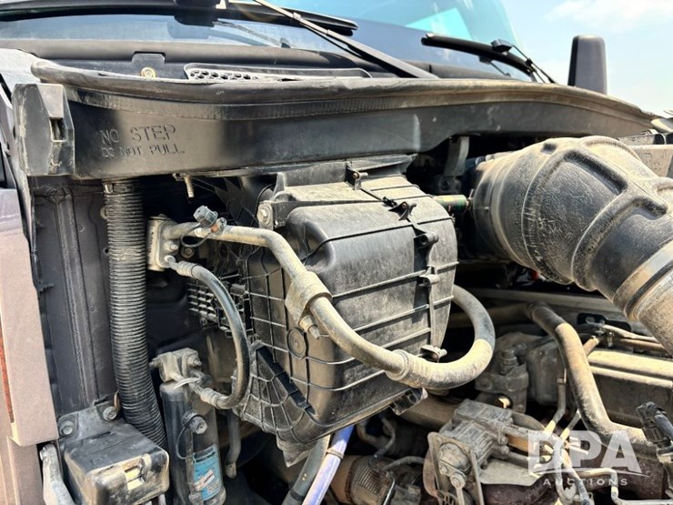 2016-kenworth-t880-image-71