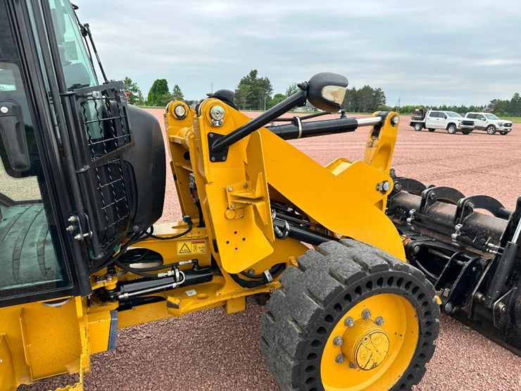 2019-caterpillar-906m-image-31