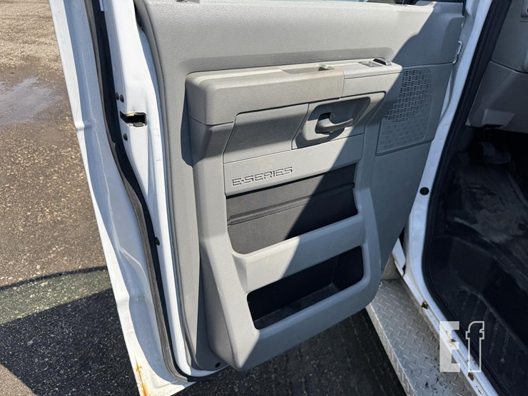 2012-ford-e250-image-21