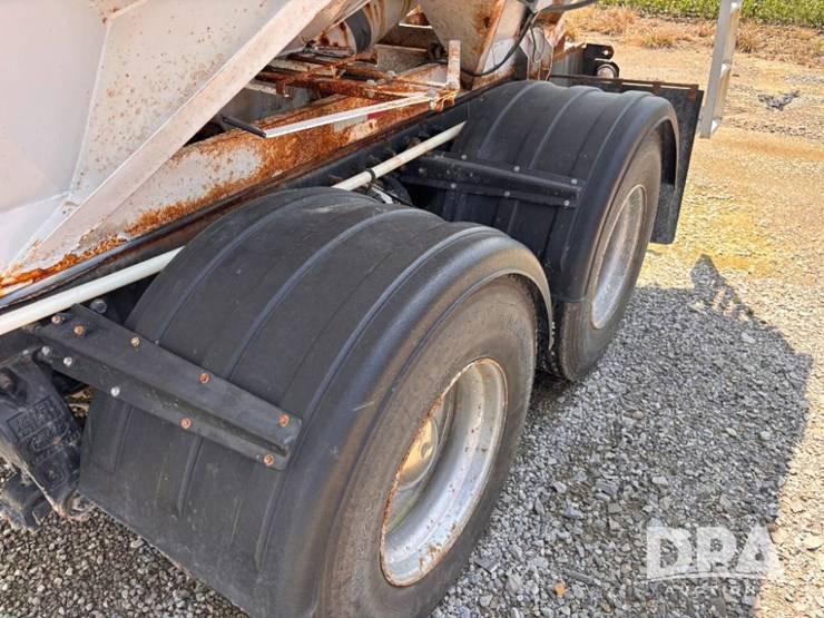 1996-peterbilt-377-image-30