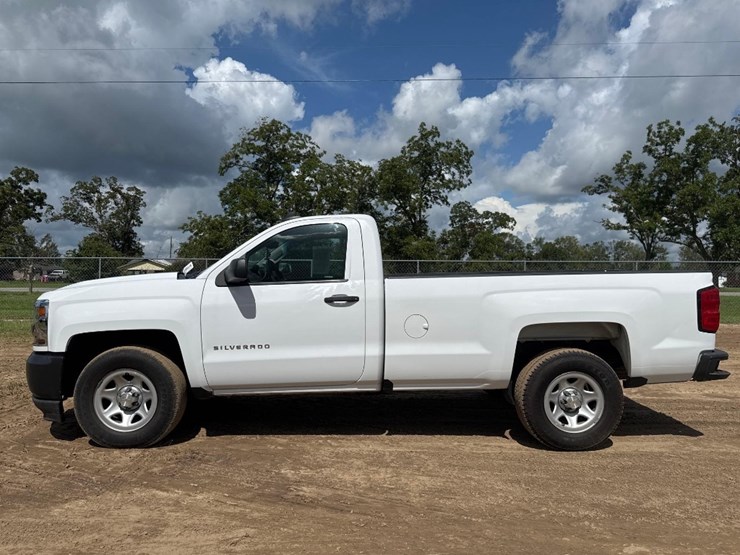 2018-chevrolet-silverado-image-1