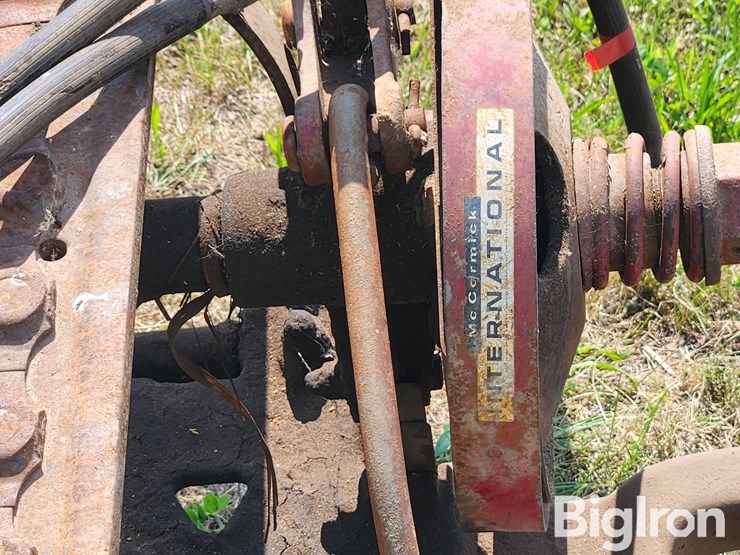 mccormick-international-2-pt-sickle-mower-image-16