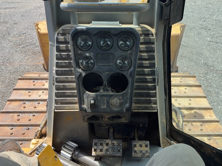 2004-caterpillar-d5g-xl-image-15