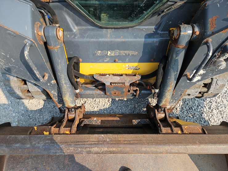 2020-deere-317g-image-5