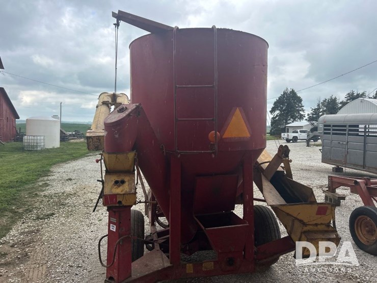 new-holland-354-image-6