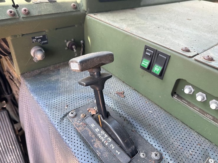 2000-oshkosh-m1070-image-32