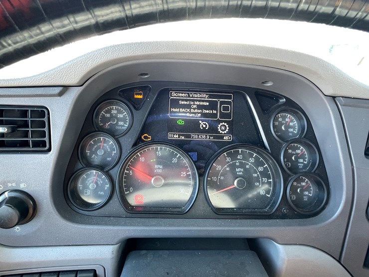 2015-peterbilt-579-image-36