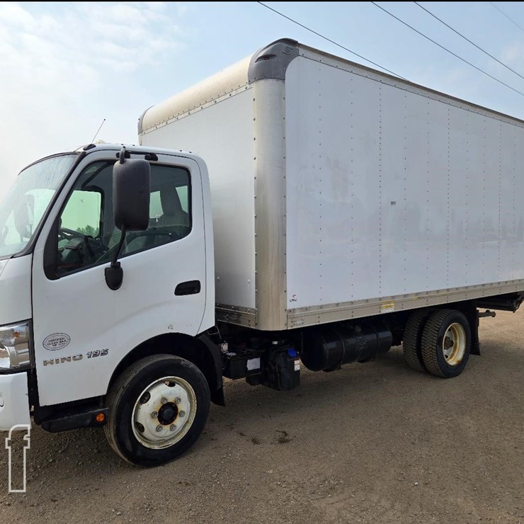 2018 HINO 195