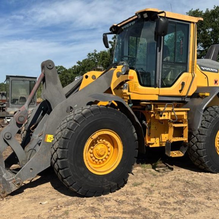 2017 VOLVO L90H