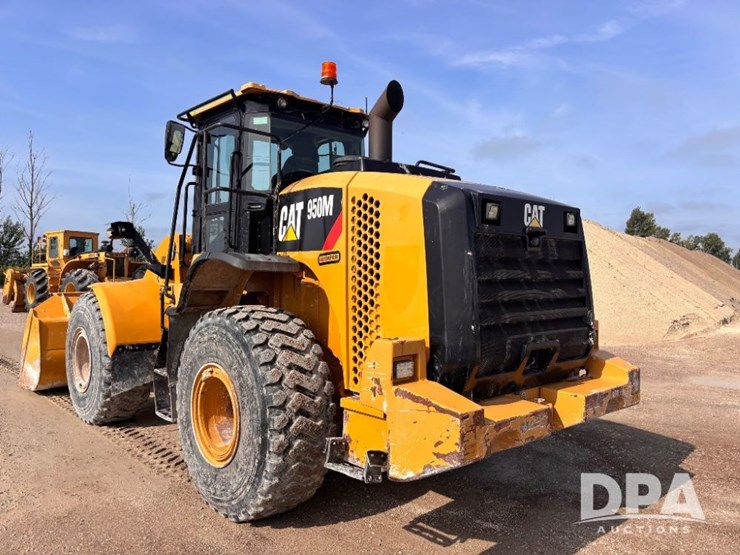 2014-caterpillar-950m-image-12