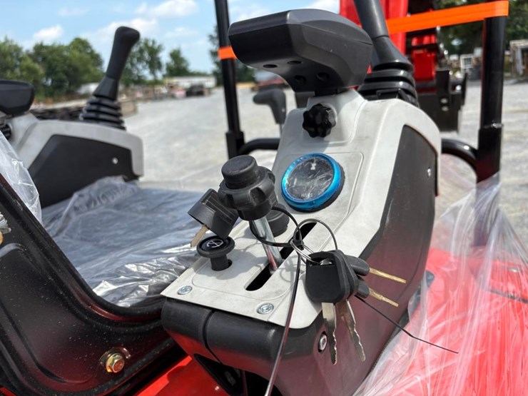 tpm-16-mini-excavator-image-11