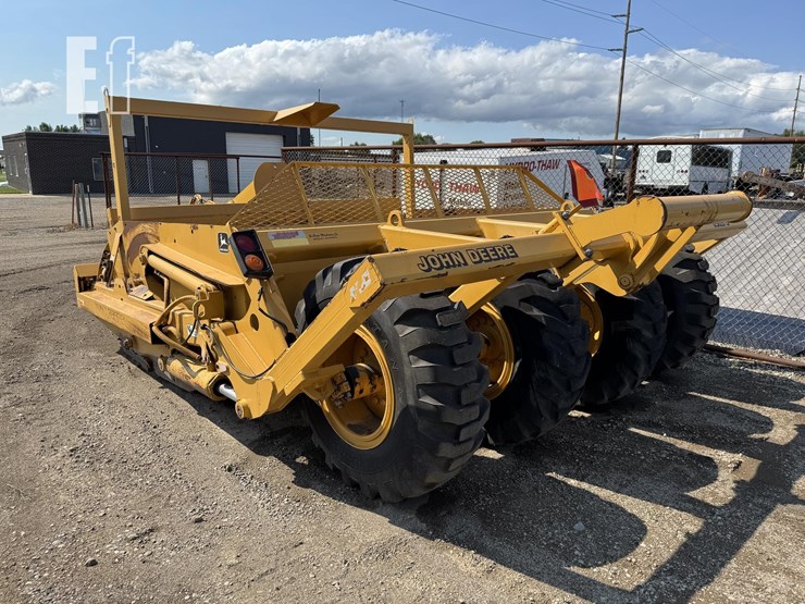 2000-deere-1812c-image-1