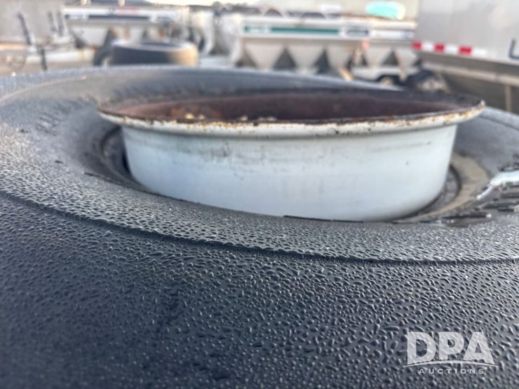 implement-tires-(dr11902)-image-8